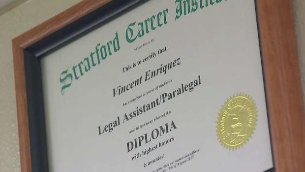 Acusan a paralegal de causar la deportación de varias personas