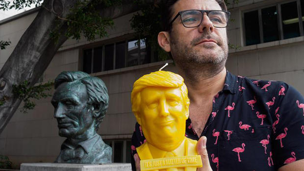 Queman vela con la figura de Trump