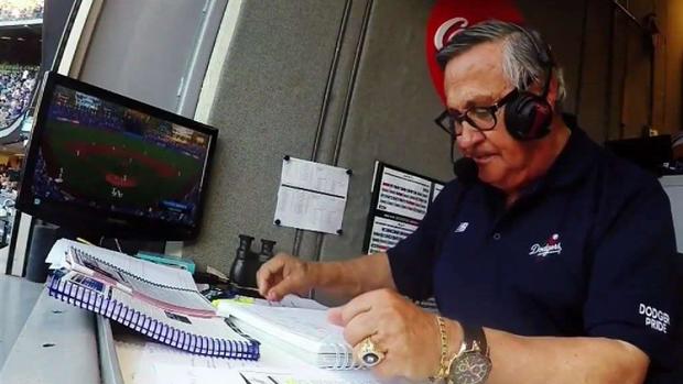 La voz latina que narra los juegos de los Dodgers