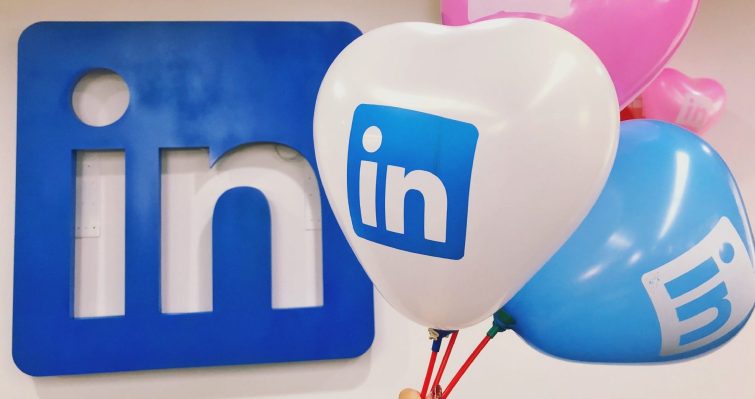 LinkedIn ahora requiere verificación de número de teléfono para todos los usuarios en China