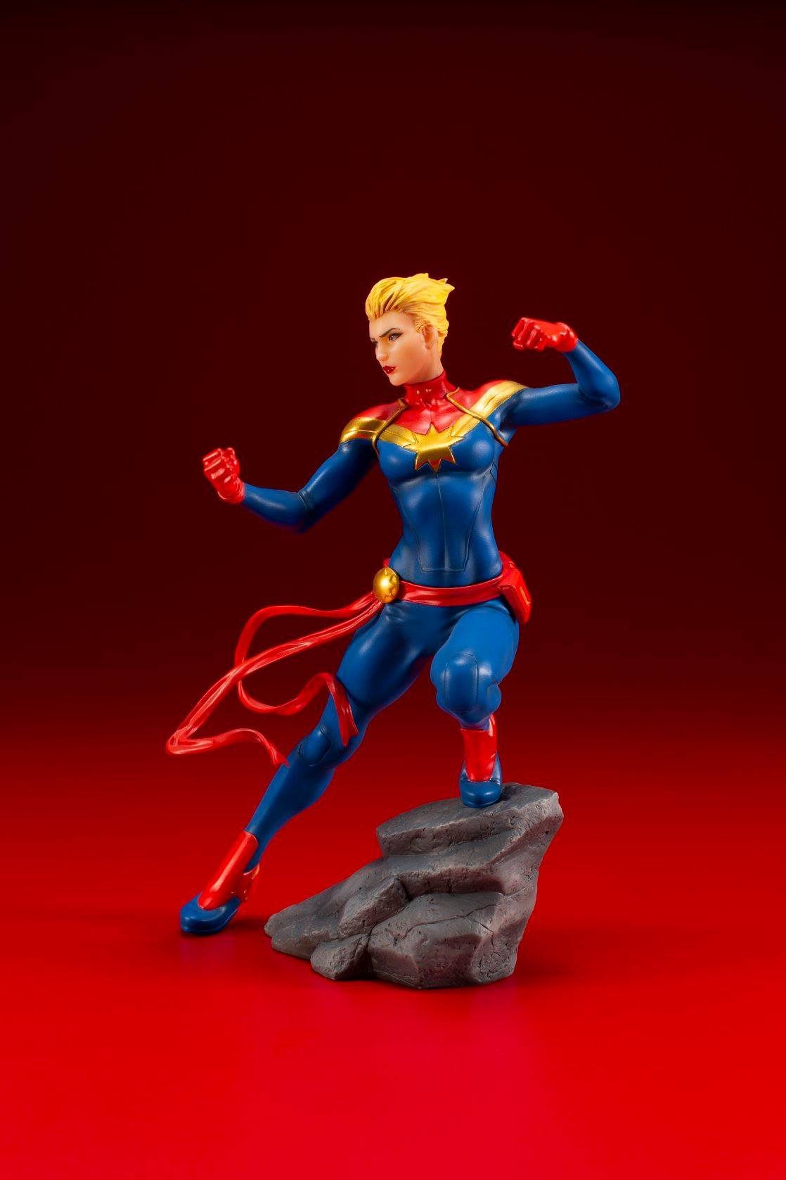 Capitán-Marvel-Estatua-Vengadores-Set-Kotobukiya-03