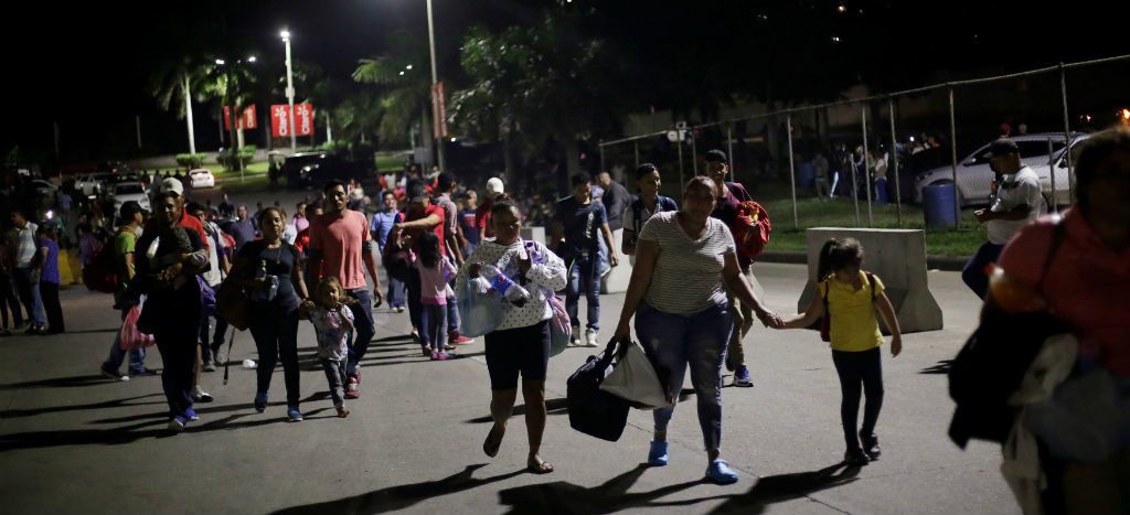 Nueva caravana de migrantes parte de Honduras en un intento por abrirse camino hacia Estados Unidos (Fotos)