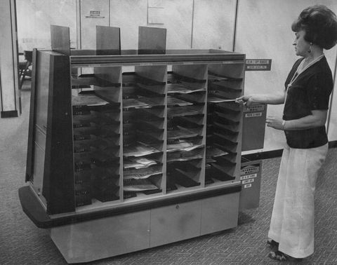 8 de julio de 1977, 9 de julio de 1977; Llame por correo electrónico a Monell Johnson al Centro de Contabilidad y Finanzas de la Fuerza Aérea; Segundo 8 de julio de 1977, 9 de julio de 1977; Llame por correo electrónico a Monell Johnson al Centro de Contabilidad y Finanzas de la Fuerza Aérea; Segundo