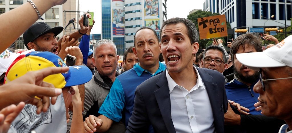 Juan Guaidó se autoproclama “presidente encargado” de Venezuela; Trump lo reconoce e invita a otros países a sumarse