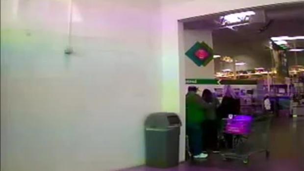 [TLMD - NATL] Presunto hurto en supermercado con truco en silla de ruedas