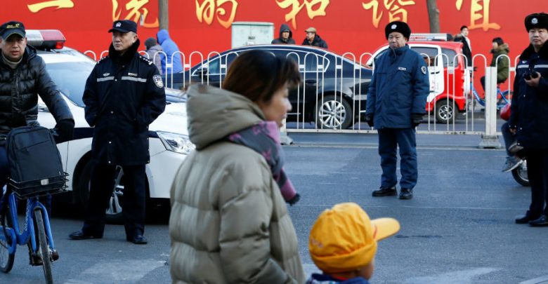 A martillazos, sujeto hiere a 20 niños en una escuela china