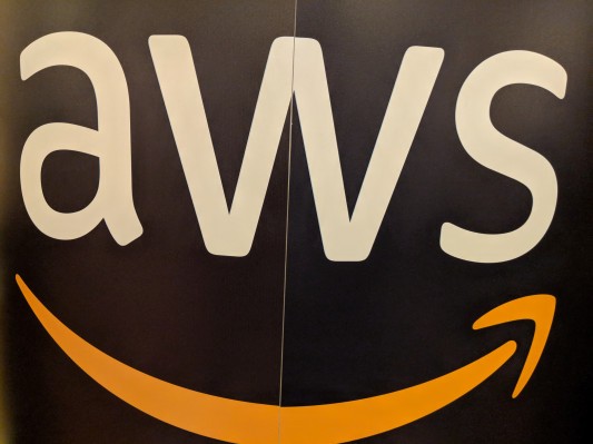 AWS le da a la fuente abierta el dedo medio.