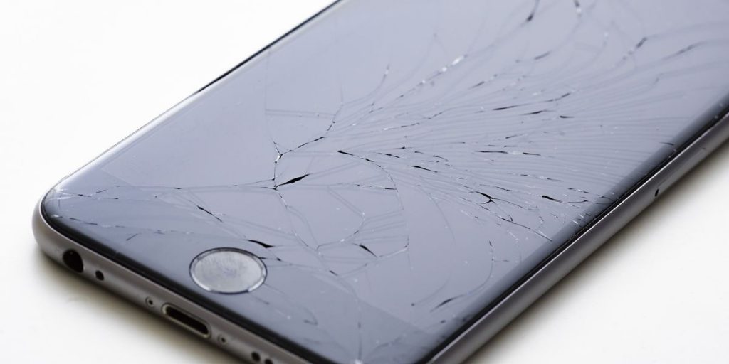 Cómo reparar una pantalla de teléfono agrietado