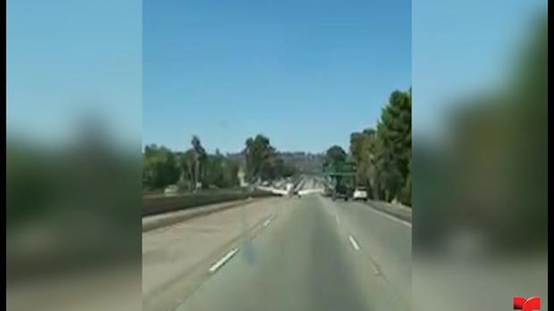 [TLMD - LV] Avioneta aterriza en carretera de California