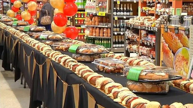 Crean impresionante Rosca de Reyes de 40 pies de largo