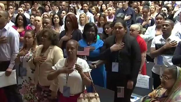 [TLMD - LA] Miles de personas en peligro de perder ciudadanía