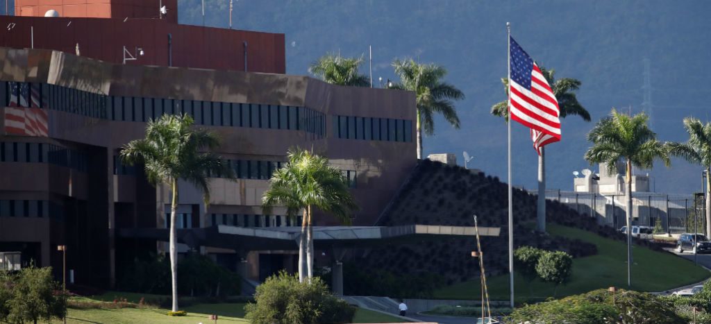 EU pide a mayoría de funcionarios salir de Venezuela; sólo deben quedarse “empleados de emergencia”