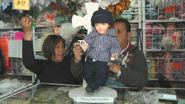 Día de la Candelaria: visten al Niño Dios de huachicolero