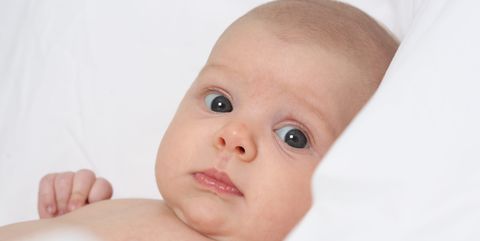 Una niña de dos meses y una madre.