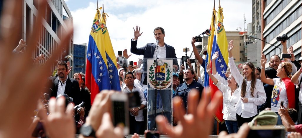 Guardia Nacional Bolivariana reprime con gas lacrimógeno a manifestantes tras anuncio de Juan Guaidó