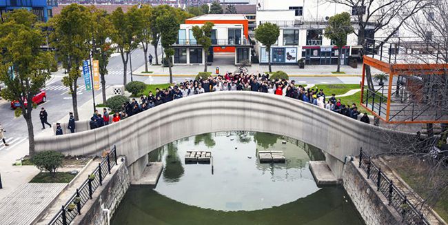 Hecho de bloques de concreto gigantes, el puente con impresión 3D más largo del mundo se construyó en 18 días