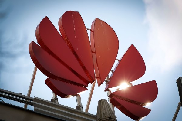 Huawei "decepcionado" niega cargos