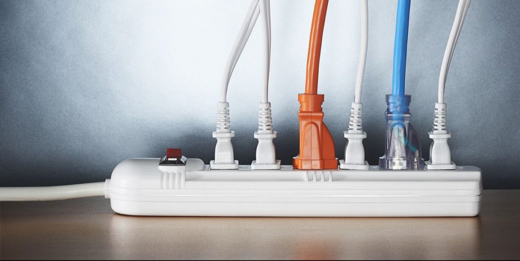 Las mejores regletas y protectores contra sobretensiones para mantenerte en movimiento