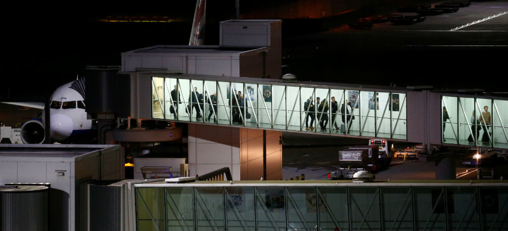 Londres: Reanudan vuelos en aeropuerto de Heathrow tras presencia de drones