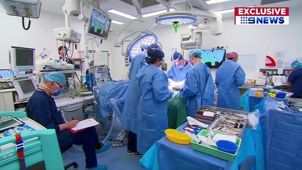 [TLMD - LV] Le imprimen nueva mandíbula a sobreviviente de cáncer