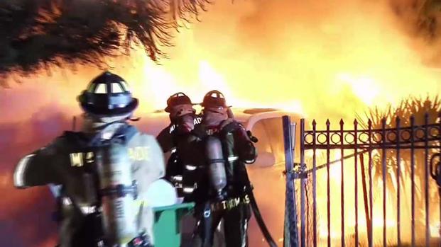 [TLMD - MIA] Voraz incendio en vivienda de Miami