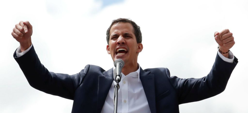 Pide Juan Guaidó a diplomáticos quedarse en Venezuela