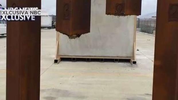 [TLMD - LV] Cortan con una sierra un prototipo del muro fronterizo