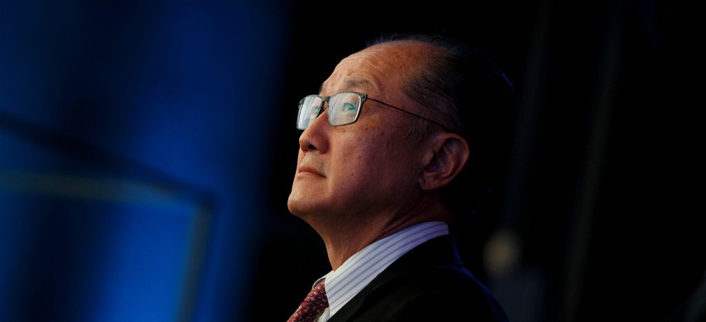 Renuncia el presidente del Banco Mundial, Jim Yong Kim