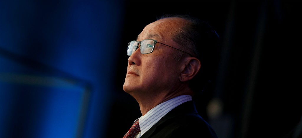 Renuncia el presidente del Banco Mundial, Jim Yong Kim