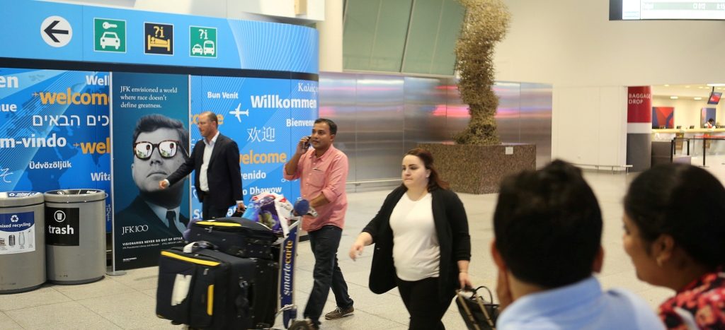 Resatrasan vuelos en aeropuerto LaGuardia en NY por falta de personal debido al cierre de gobierno