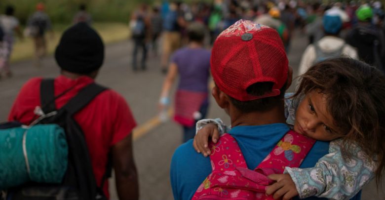 Se prepara para salir una nueva caravana de hondureños que busca llegar a EU