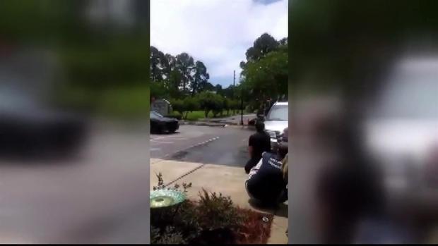 Dramático tiroteo queda captado en cámara