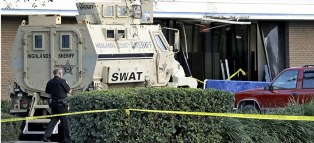 Toma de rehenes en asalto a banco de Florida deja 5 muertos