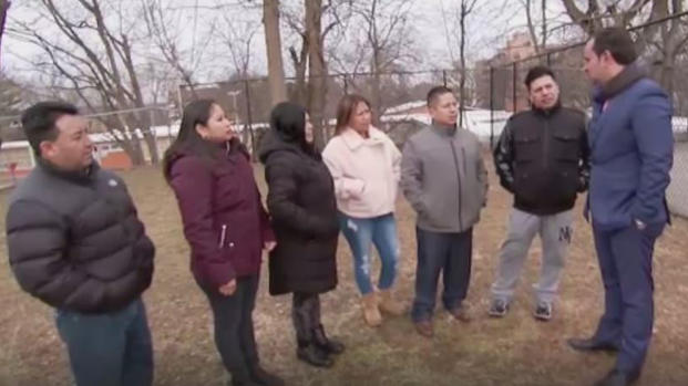 Supuestos empleados indocumentados de Trump hablan con Telemundo