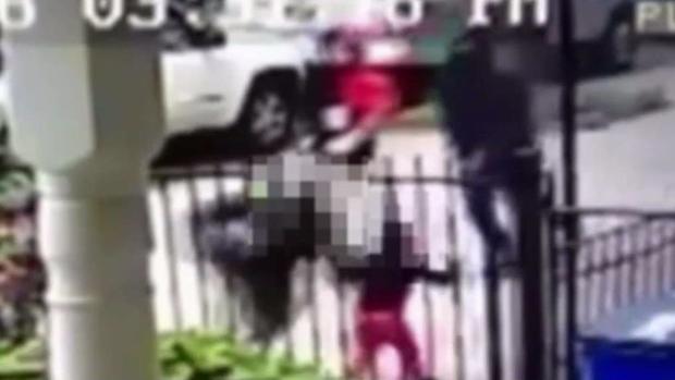 [TLMD - NY] Padre y su hijita emboscados a punta de pistola 