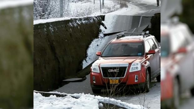 [TLMD - LV] Impresionante: se abre la tierra por terremoto en Alaska