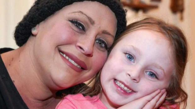 Madre consigue transplante de médula ósea