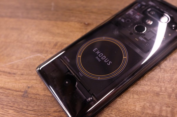 El teléfono blockchain de HTC ahora se puede comprar con moneda fiduciaria