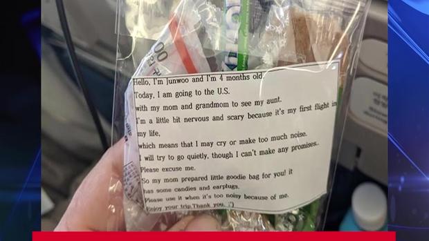 [TLMD - NATL] Por su bebé, madre da curioso regalo a pasajeros de avión