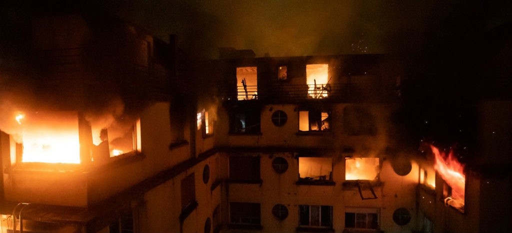 Al menos 10 personas muertas y decenas de heridas por incendio en París; una mujer detenida, sospechosa de provocarlo