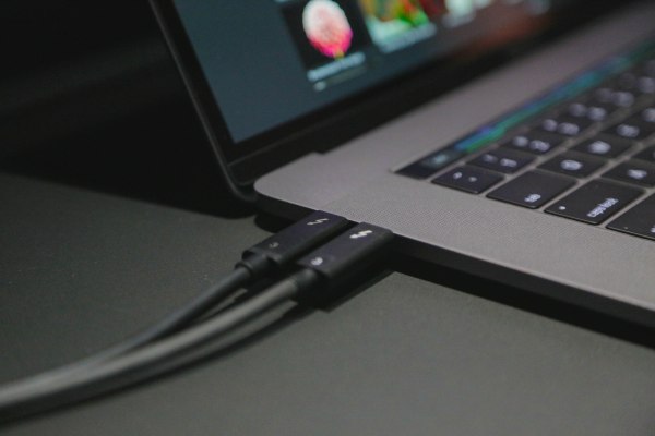 Apple podría lanzar una MacBook Pro de 16 pulgadas y una pantalla 6K de 31 pulgadas.