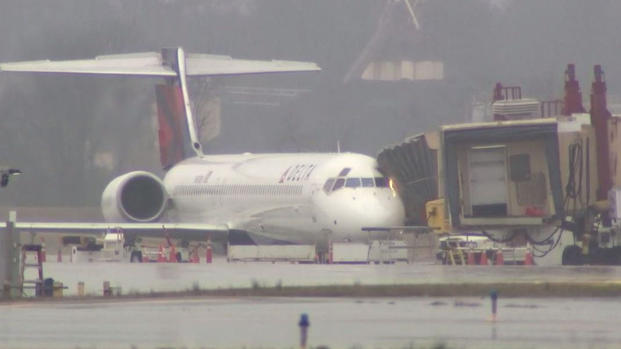 [TLMD - LV] Avión es impactado por rayo; pasajeros sufren las consecuencias