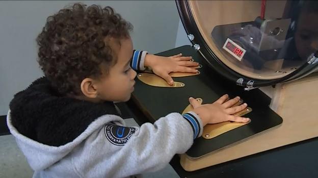 [TLMD - NATL] Visita al museo con su nieto le salva la vida