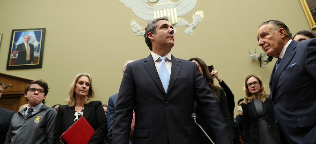 Desde Hanoi, Trump ataca a su exabogado personal previo a su comparecencia ante el Congreso