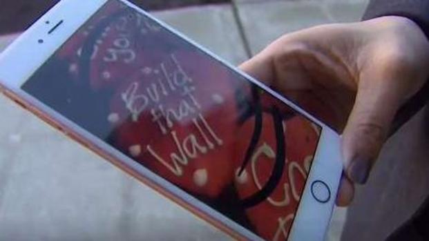 [TLMD - LV] Panadería vende galletas de San Valentín sobre el muro