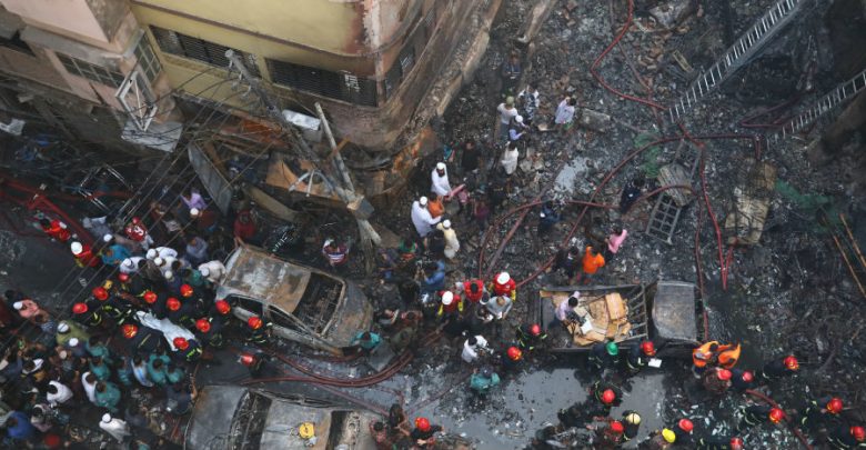 Incendio en Bangladesh deja al menos 78 muertos (Fotos)