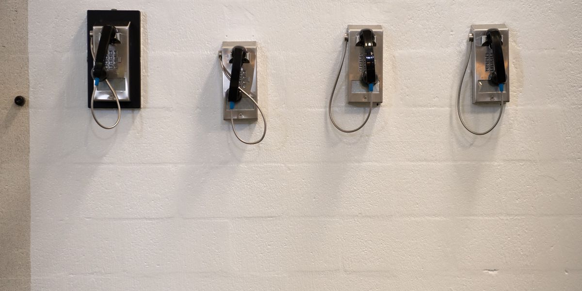 Las prisiones están construyendo bases de datos biométricas gigantes de presos & # 039; Voces