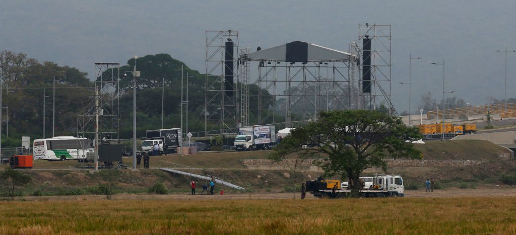 Maduro y Guaidó anuncian conciertos en la frontera en medio de la pugna por “ayuda humanitaria”