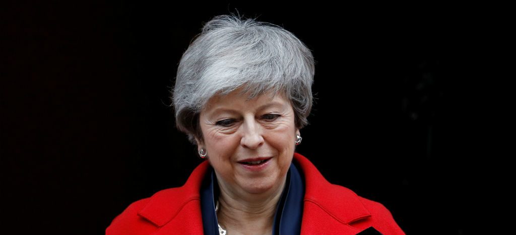 May dispuesta a solicitar prórroga para el Brexit a la UE
