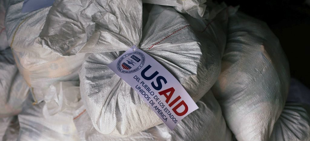 Militares venezolanos refuerzan frontera para evitar ingreso de ayuda humanitaria